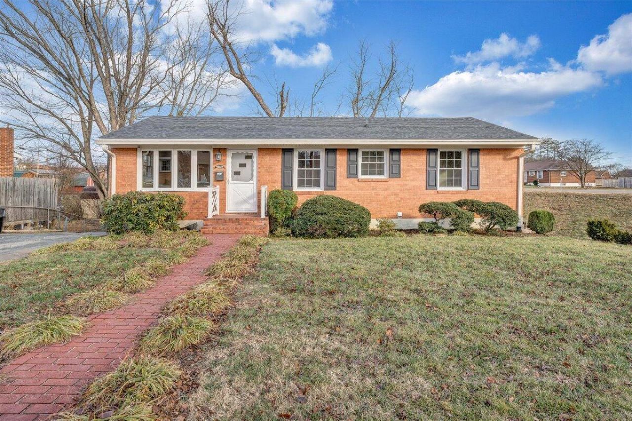 5809 Sierra Dr Nw, Roanoke, VA 24012 Main Photo