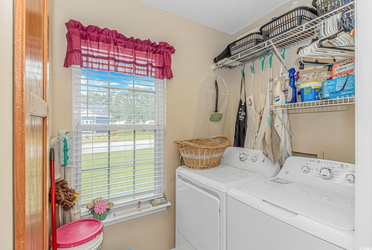 2454 Glen Dr. Photo 10