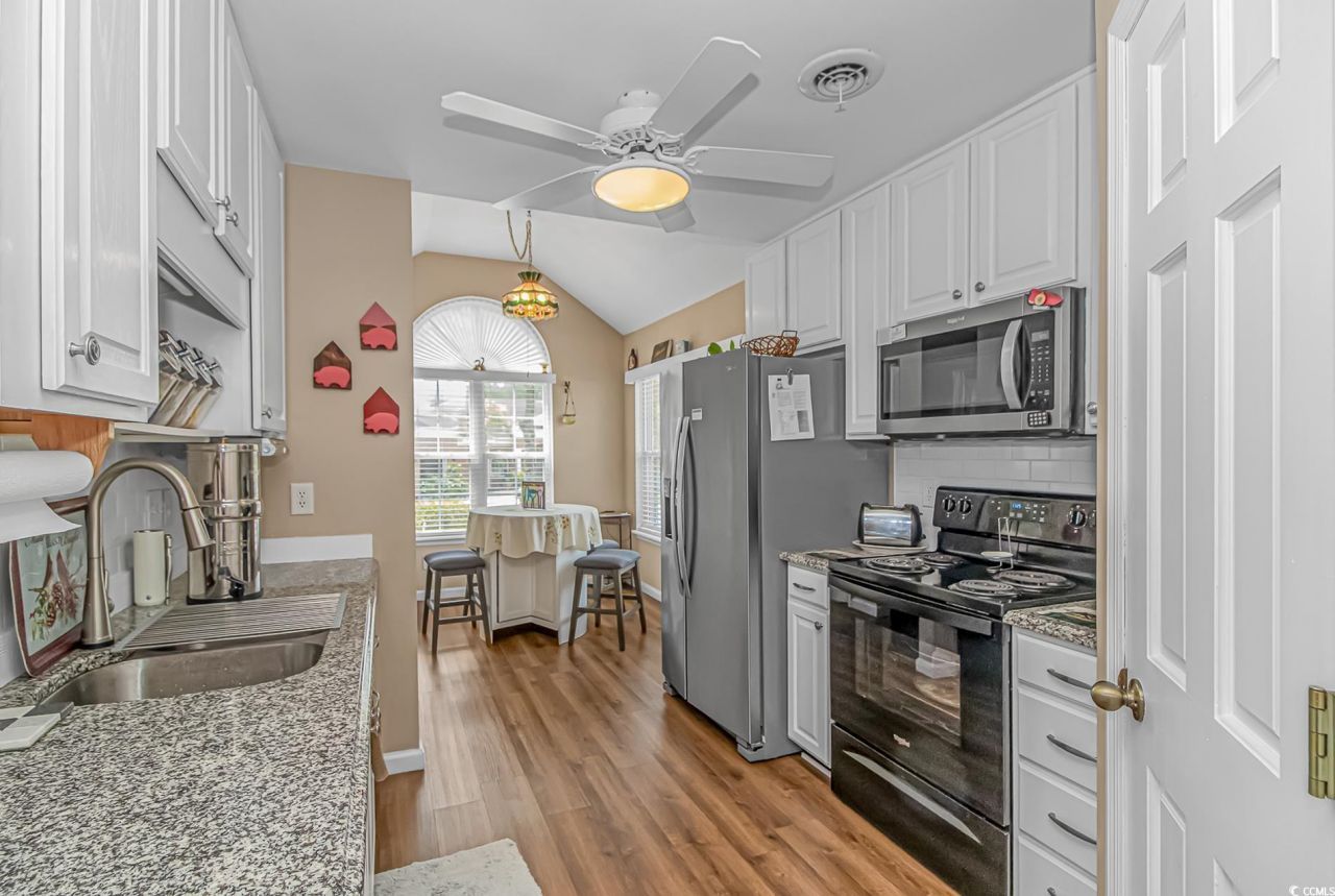 2454 Glen Dr. Photo 11