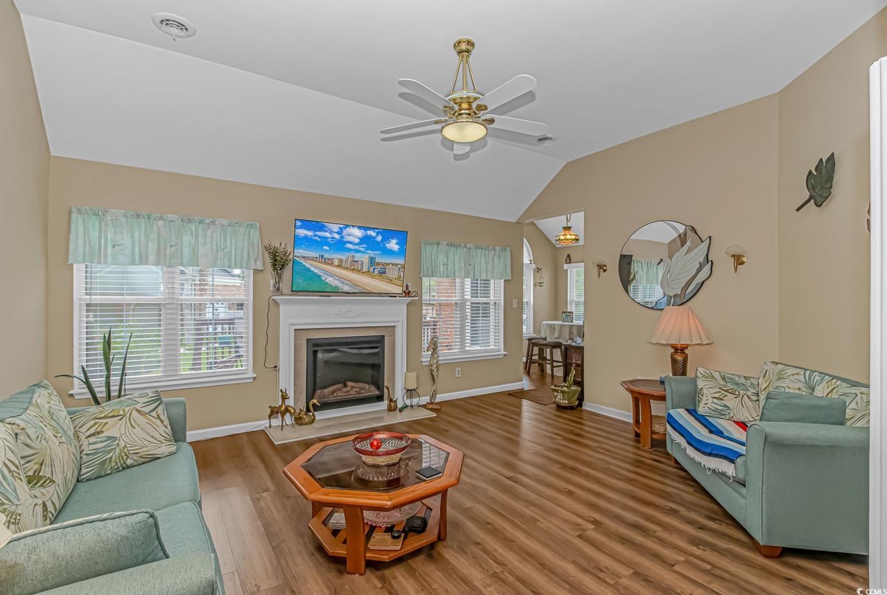 2454 Glen Dr. Photo 7