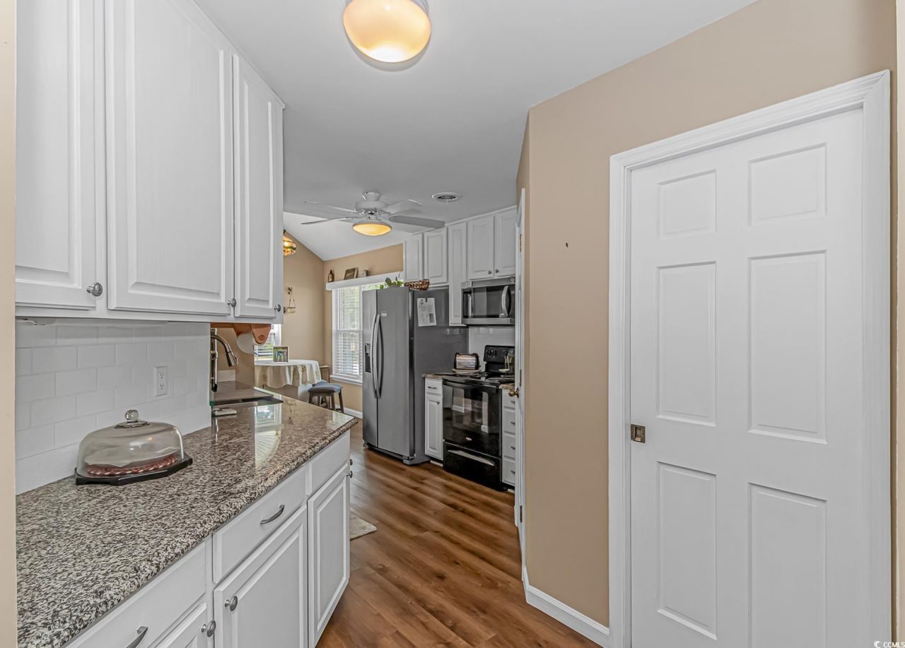 2454 Glen Dr. Photo 9