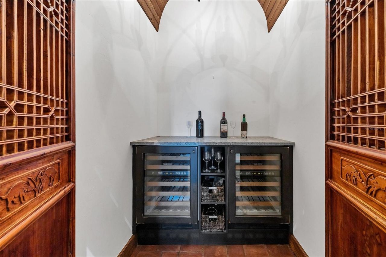 315 S Shore Drive, Sarasota, FL 34234 Photo