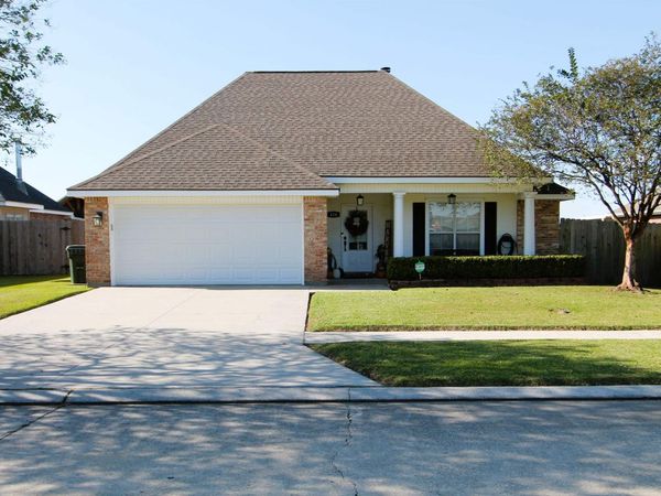 416 Windward Dr, Houma, LA 70360