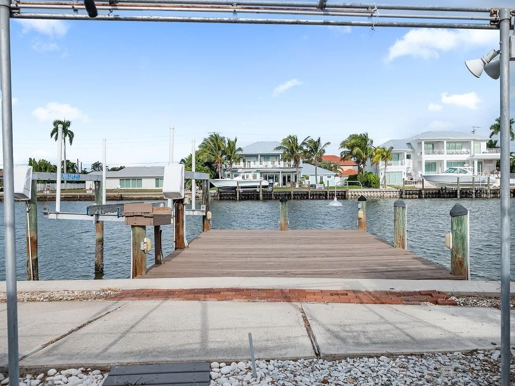 34 Seaside Court, Holmes Beach, FL 34217 Photo