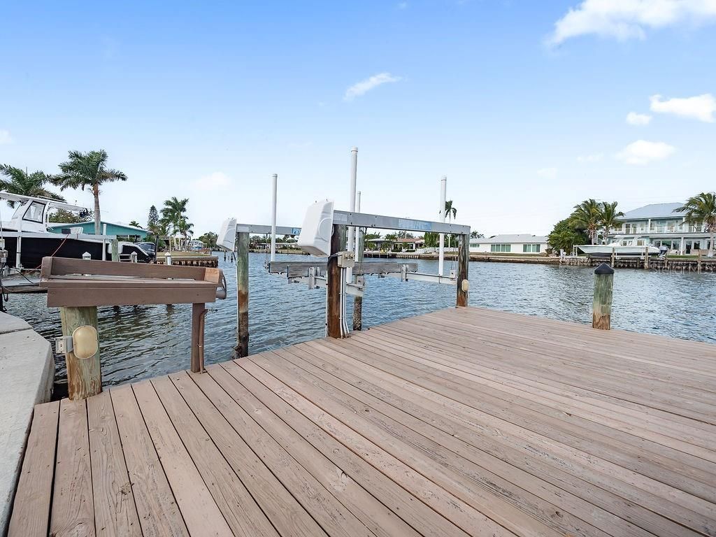 34 Seaside Court, Holmes Beach, FL 34217 Photo