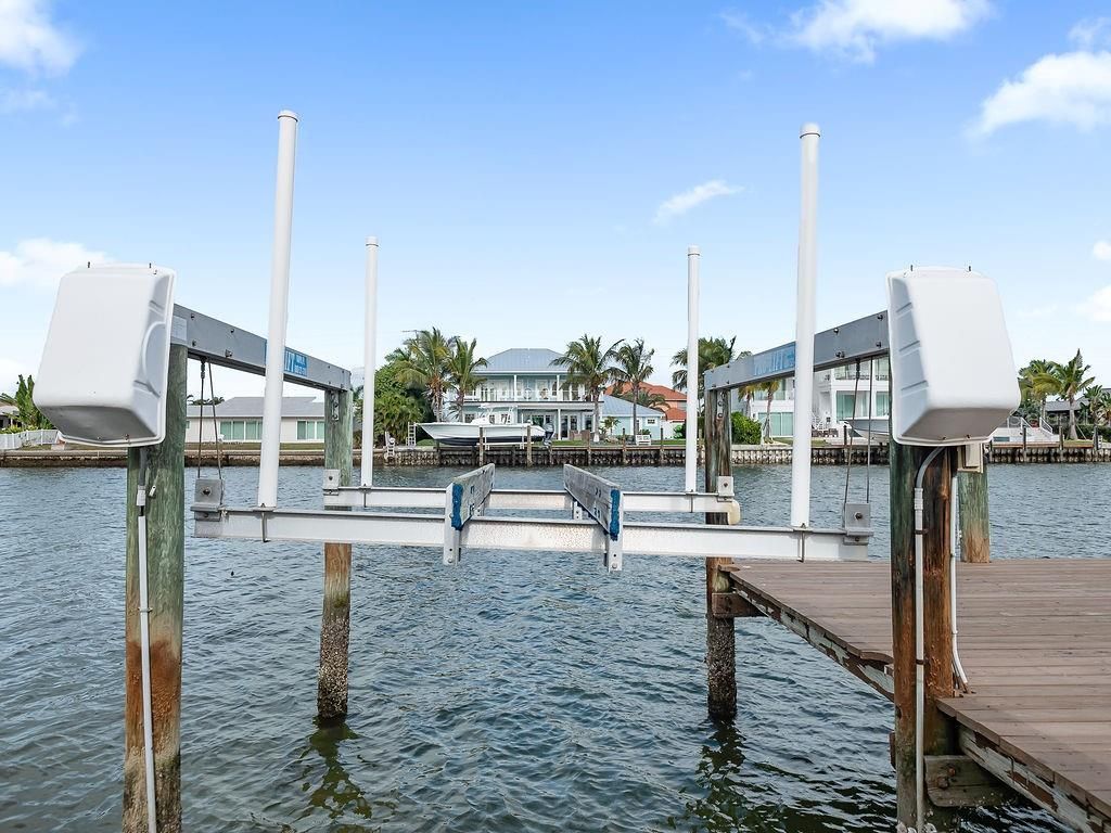 34 Seaside Court, Holmes Beach, FL 34217 Photo