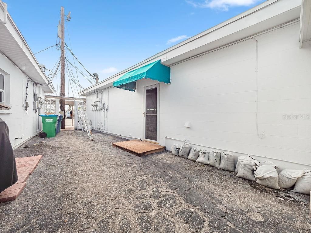 34 Seaside Court, Holmes Beach, FL 34217 Photo