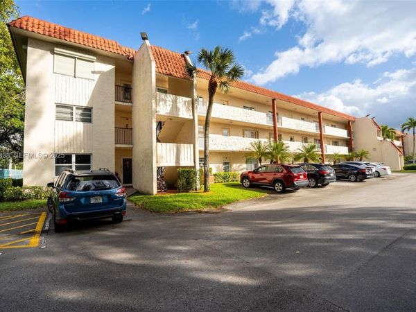 150 S Hollybrook Ter, Unit 208, Pembroke Pines, FL 33025