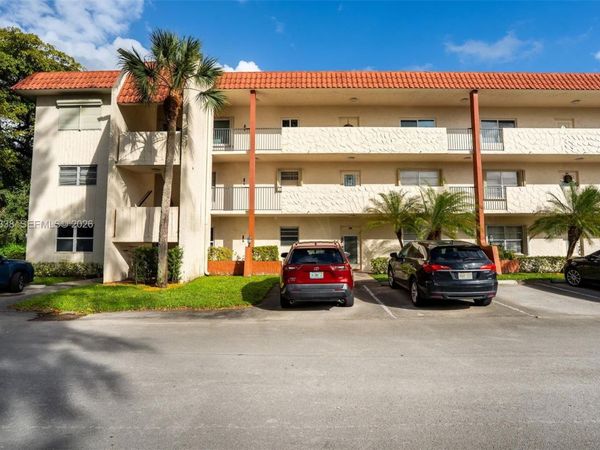 150 S Hollybrook Ter, Unit 208, Pembroke Pines, FL 33025