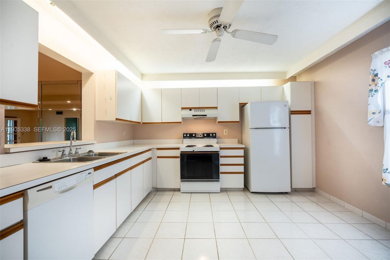 150 S Hollybrook Ter, Unit 208, Pembroke Pines, FL 33025 Photo