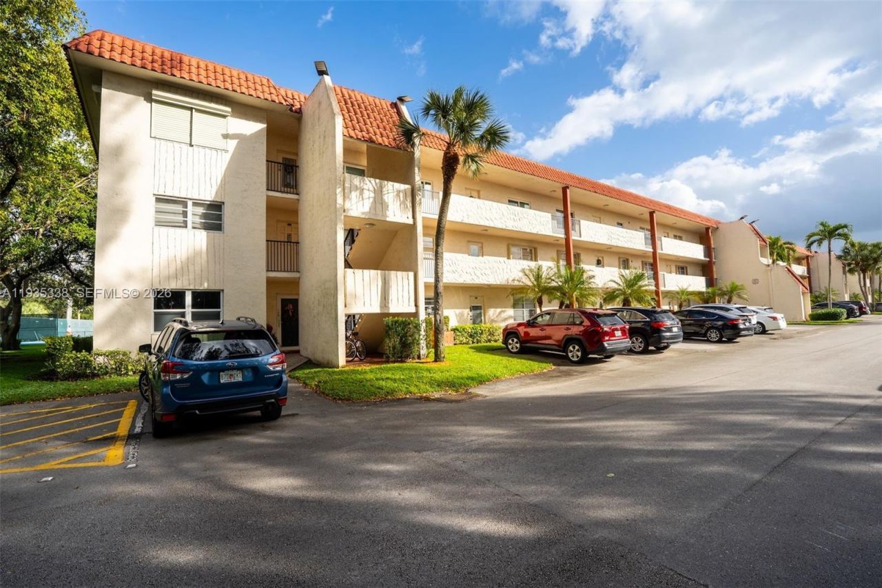 150 S Hollybrook Ter, Unit 208, Pembroke Pines, FL 33025 Photo