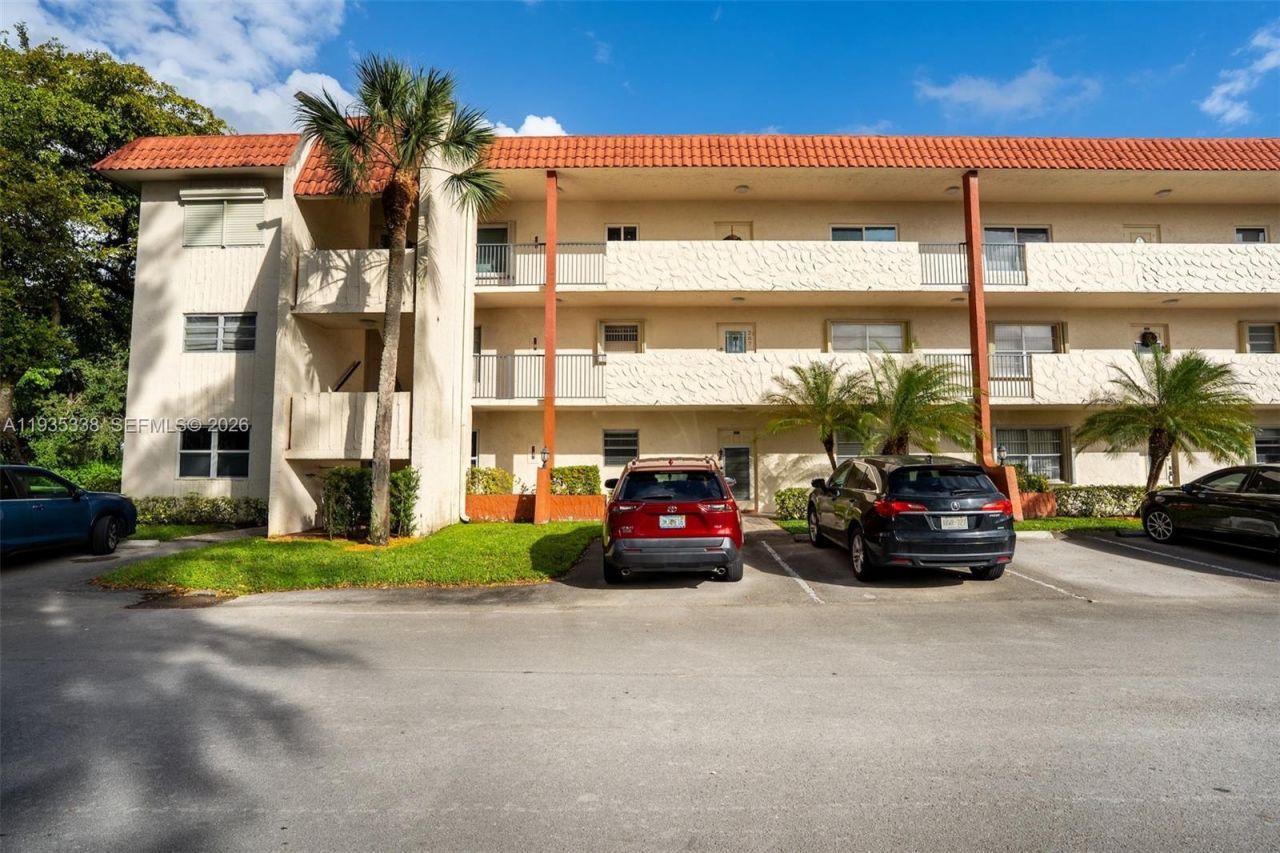 150 S Hollybrook Ter, Unit 208, Pembroke Pines, FL 33025 Photo
