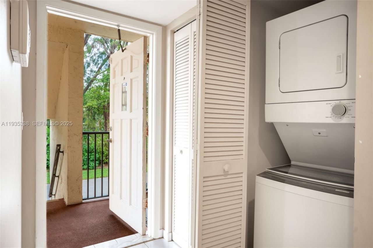 150 S Hollybrook Ter, Unit 208, Pembroke Pines, FL 33025 Photo