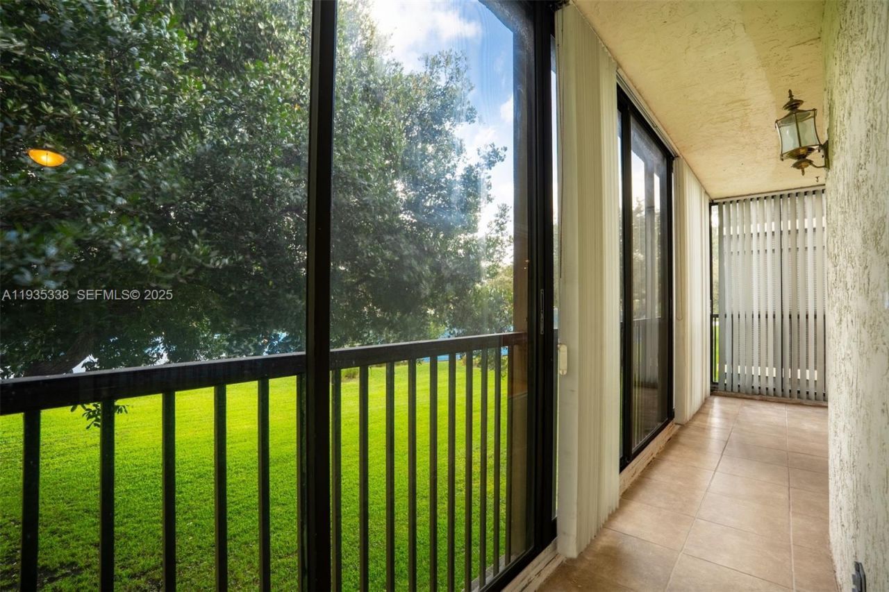 150 S Hollybrook Ter, Unit 208, Pembroke Pines, FL 33025 Photo