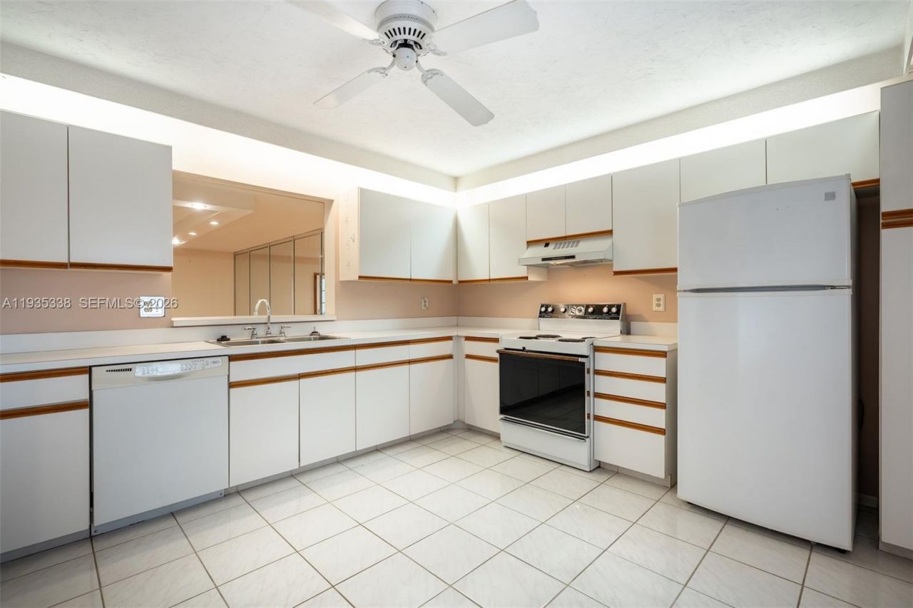 150 S Hollybrook Ter, Unit 208, Pembroke Pines, FL 33025 Photo