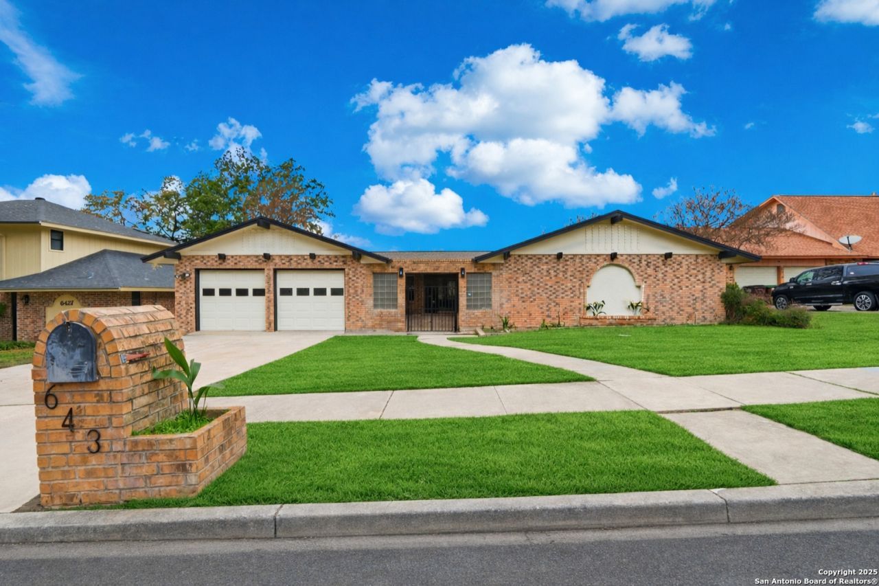 6431 Red Jacket, Leon Valley, TX 78238 Main Photo