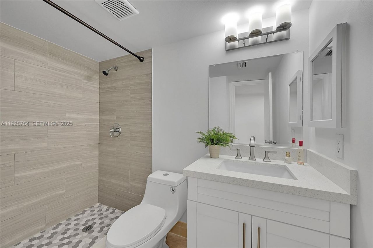 7305 NW 4th Pl, Unit 202, Margate, FL 33063 Photo