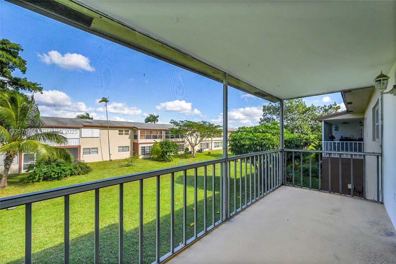 7305 NW 4th Pl, Unit 202, Margate, FL 33063 Photo