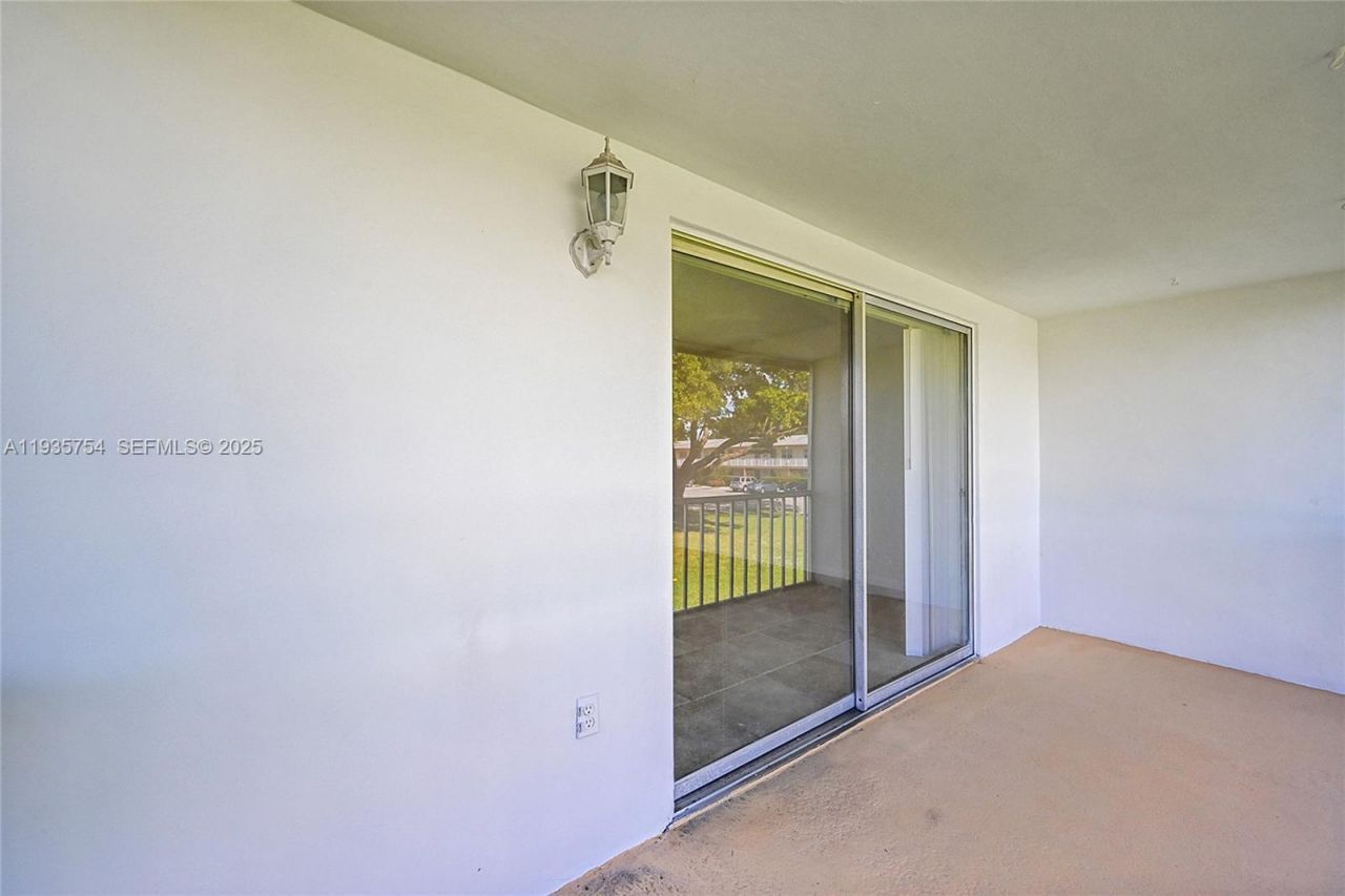 7305 NW 4th Pl, Unit 202, Margate, FL 33063 Photo