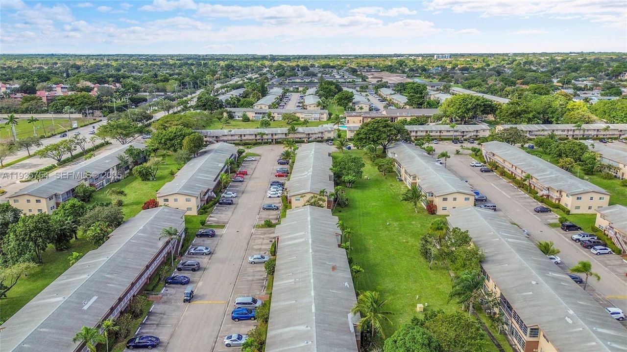 7305 NW 4th Pl, Unit 202, Margate, FL 33063 Photo