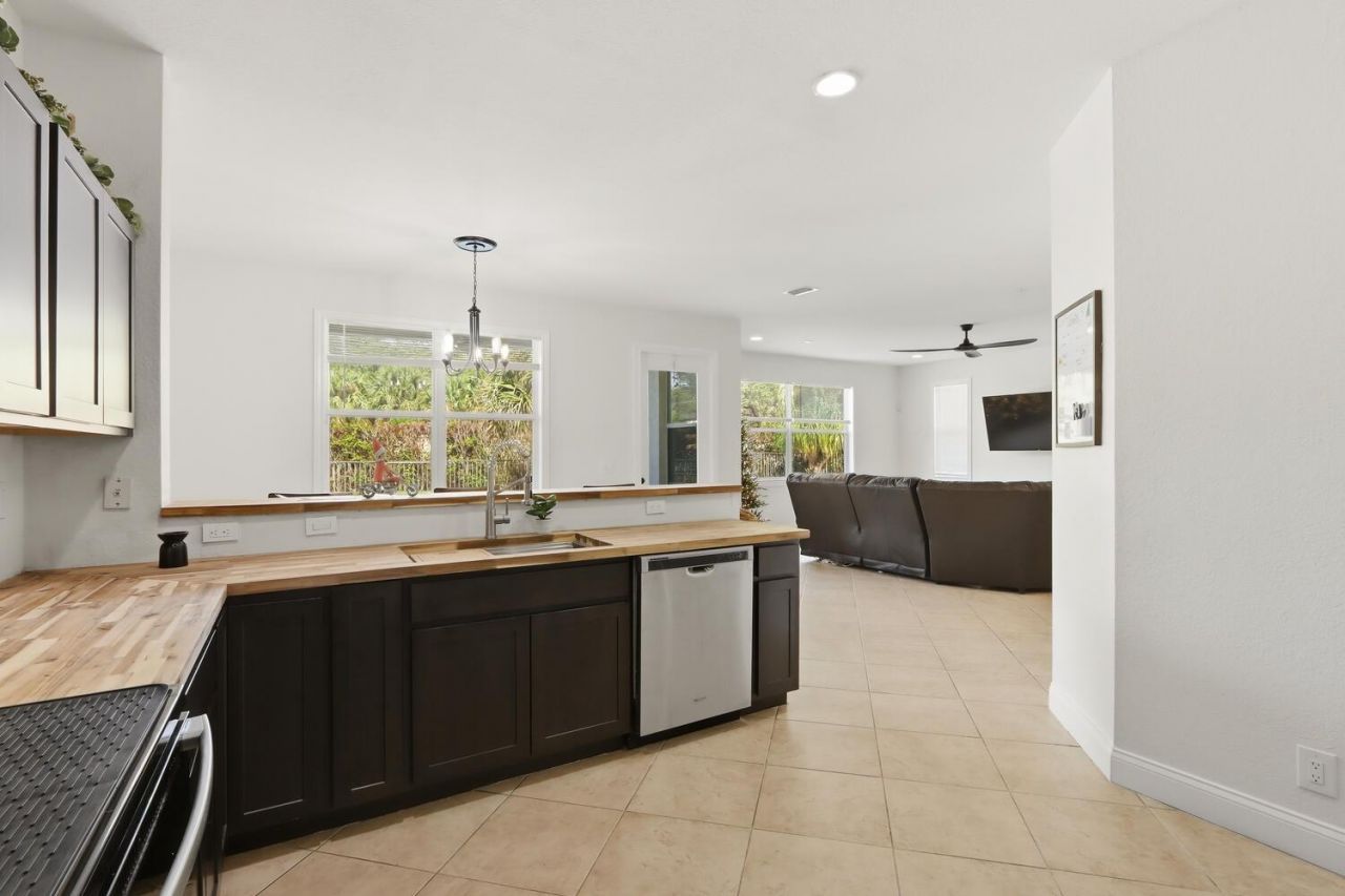 1085 Center Stone Ln, Riviera Beach, FL 33404 Photo