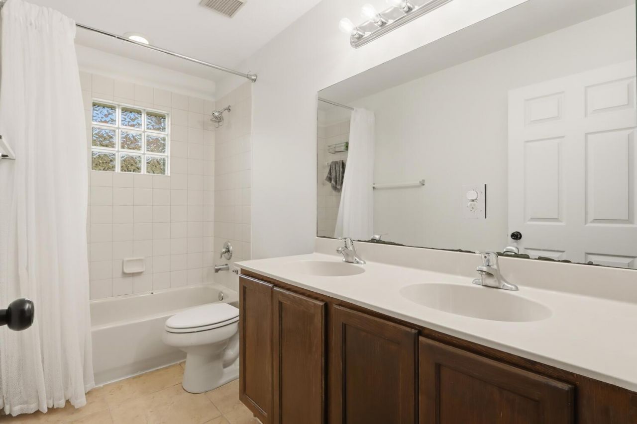 1085 Center Stone Ln, Riviera Beach, FL 33404 Photo