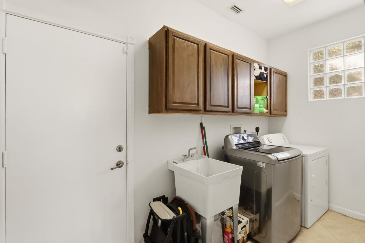 1085 Center Stone Ln, Riviera Beach, FL 33404 Photo