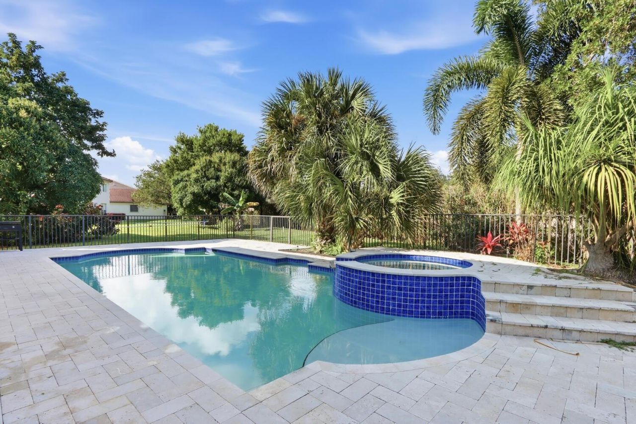1085 Center Stone Ln, Riviera Beach, FL 33404 Photo