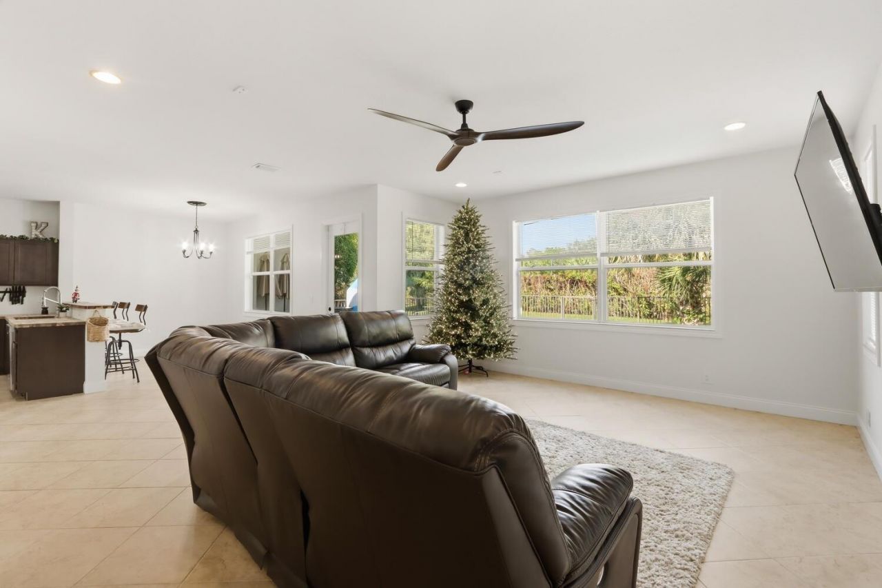 1085 Center Stone Ln, Riviera Beach, FL 33404 Photo