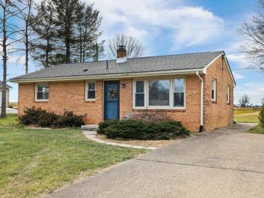 19 PLEASANT VALLEY DR, WEYERS CAVE, VA 24486