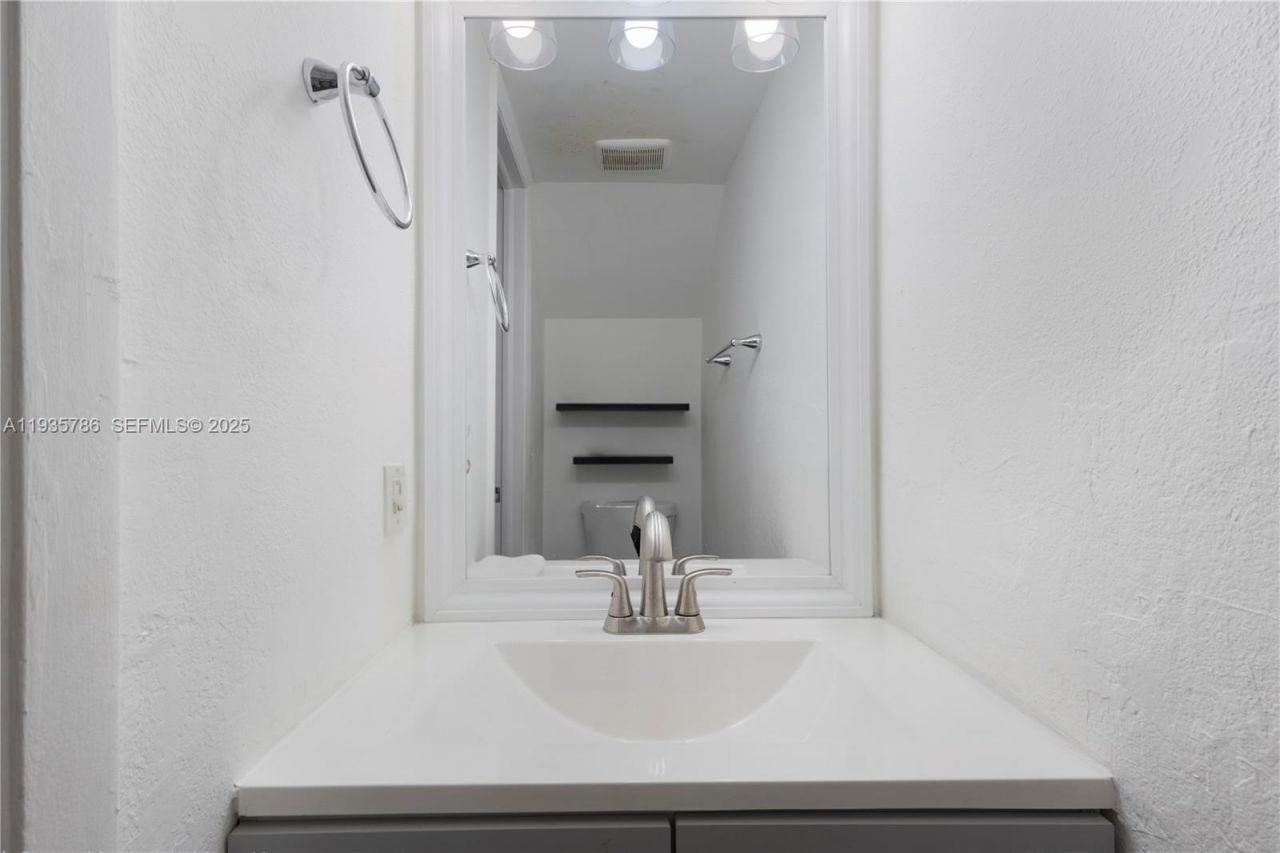 8262 NW 5th Ln, Unit 392, Miami, FL 33126 Photo