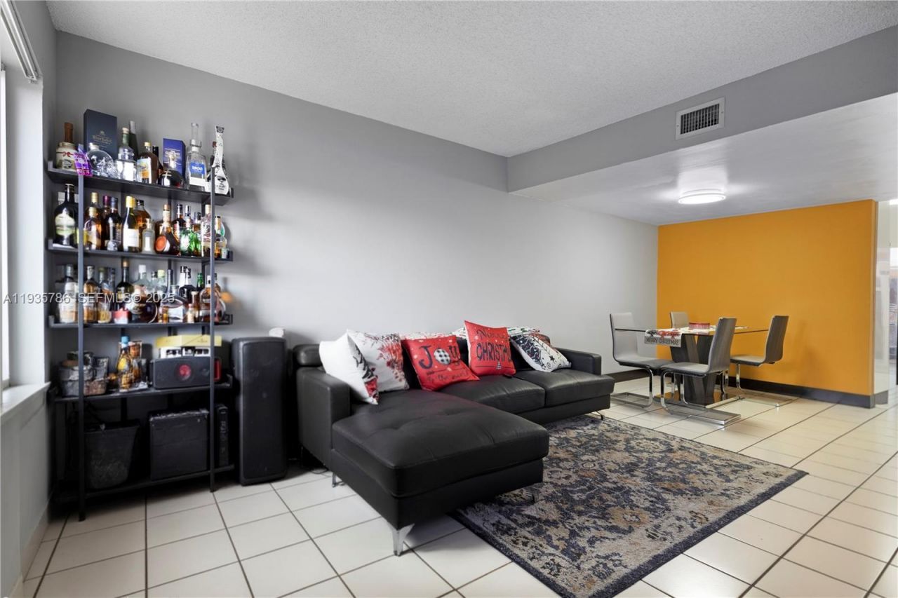 8262 NW 5th Ln, Unit 392, Miami, FL 33126 Photo