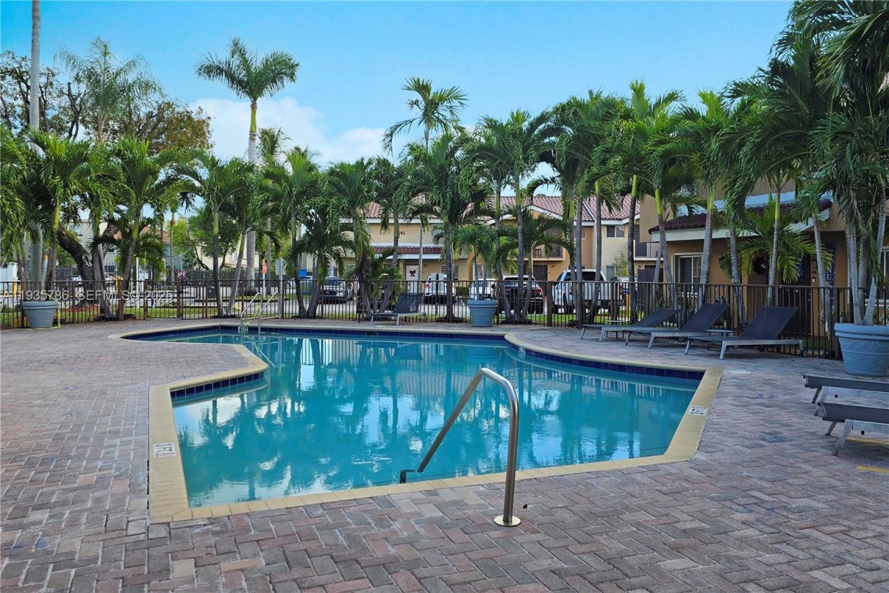 8262 NW 5th Ln, Unit 392, Miami, FL 33126 Photo