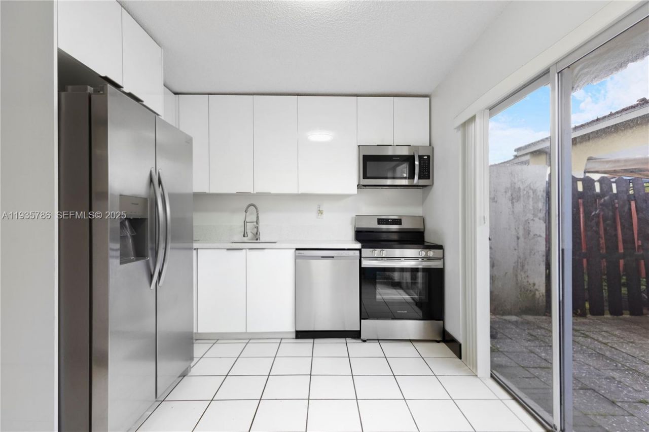 8262 NW 5th Ln, Unit 392, Miami, FL 33126 Photo