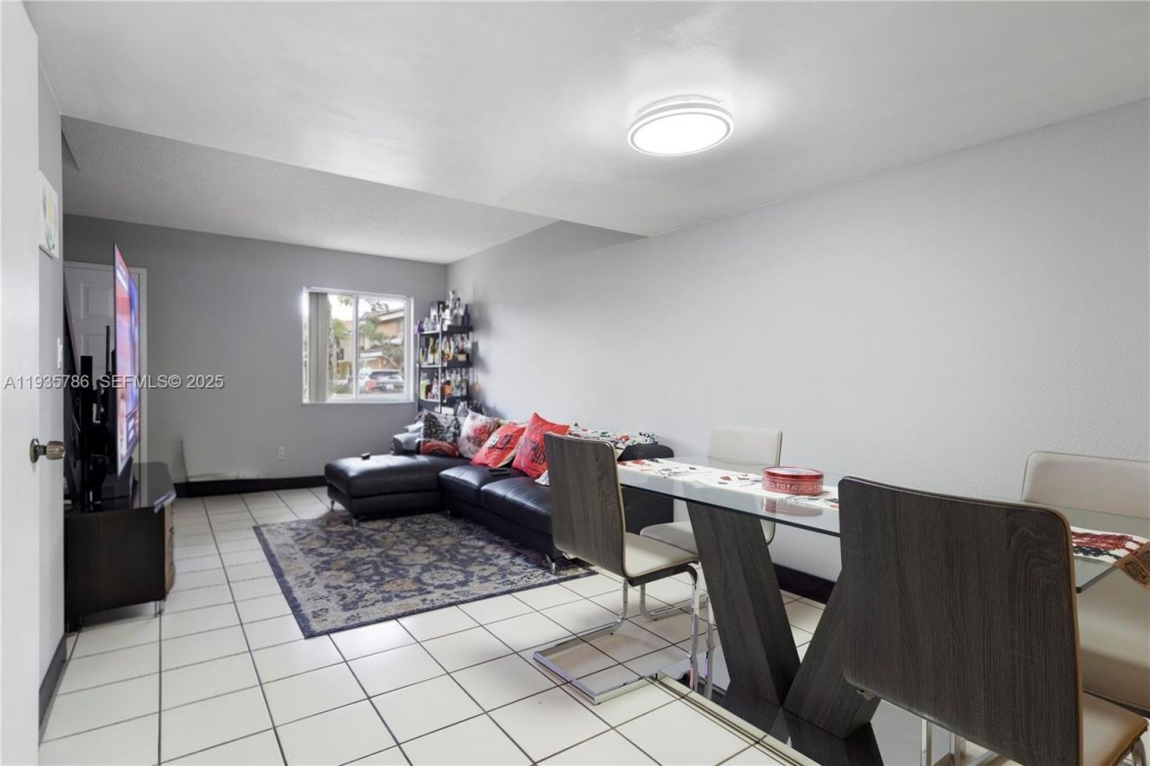 8262 NW 5th Ln, Unit 392, Miami, FL 33126 Photo