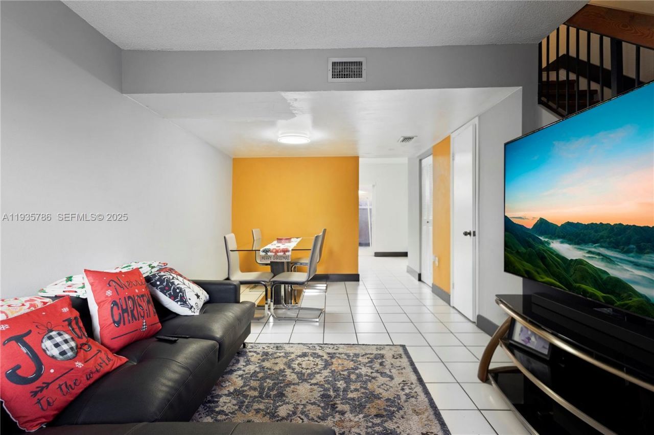 8262 NW 5th Ln, Unit 392, Miami, FL 33126 Photo