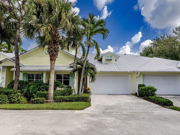 427 Pineapple Square SW, Unit 31, Vero Beach, FL 32962