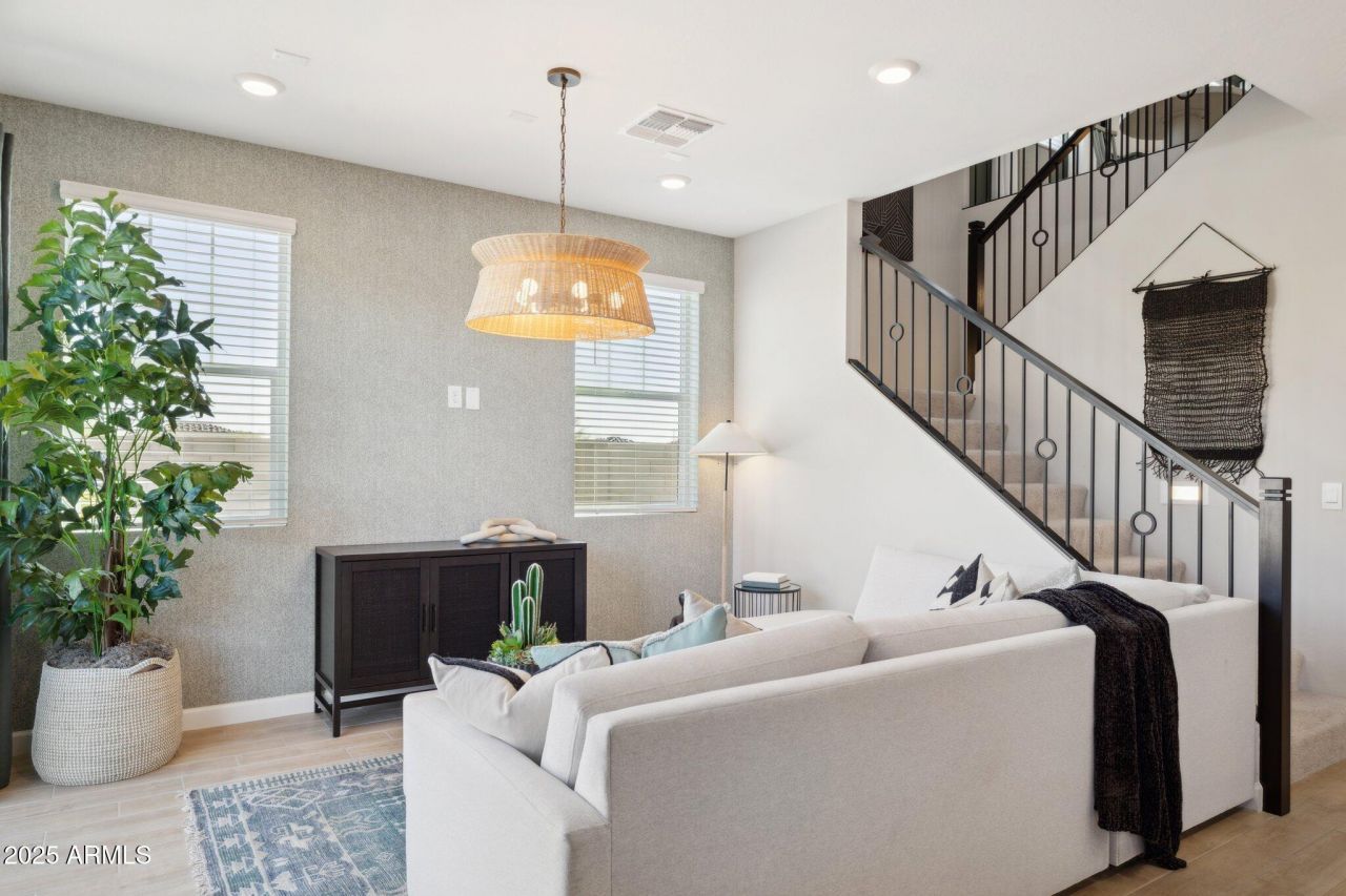 5870 E Zachary Drive, Phoenix, AZ 85054 Main Photo