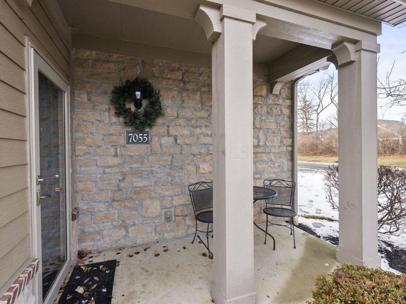 7055 Falls View Circle, Delaware, OH 43015 Photo 2