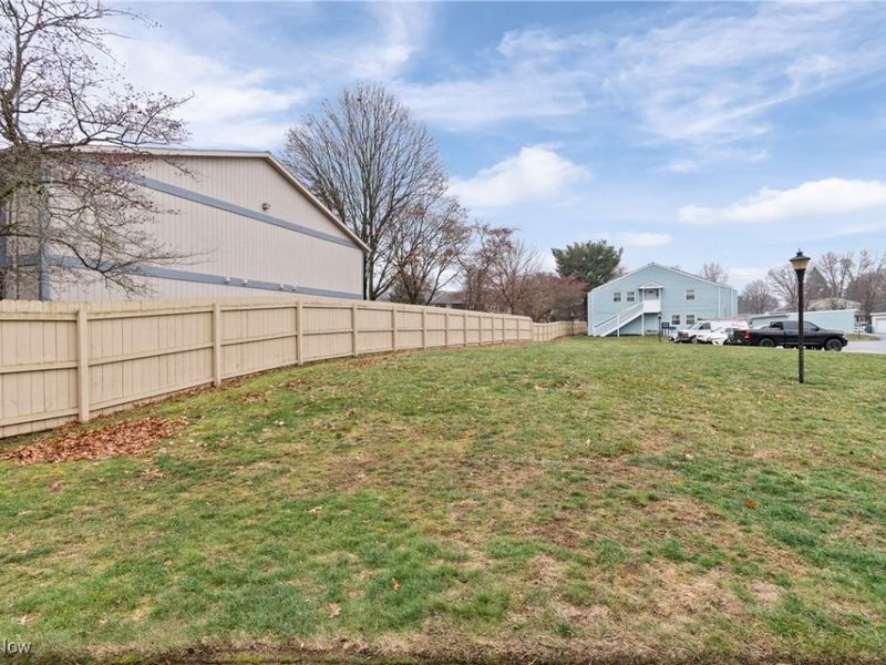 2542 Royal County Down, Unit A, Uniontown, OH 44685 Photo 20