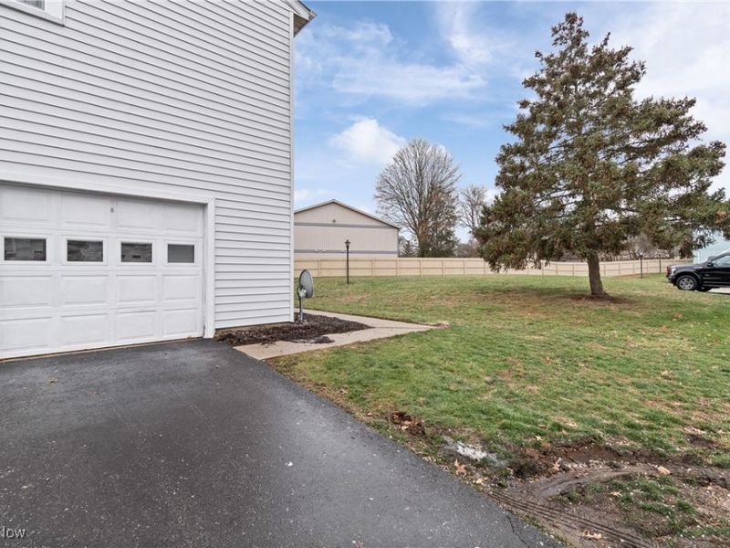 2542 Royal County Down, Unit A, Uniontown, OH 44685 Photo 21