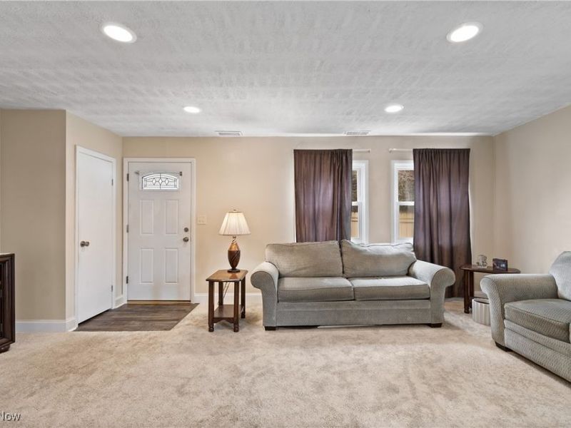 2542 Royal County Down, Unit A, Uniontown, OH 44685 Photo 7