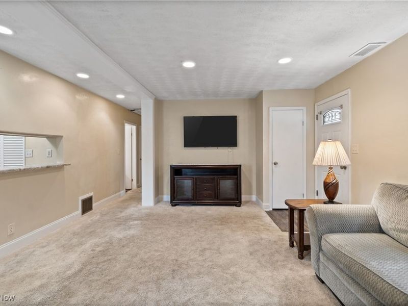 2542 Royal County Down, Unit A, Uniontown, OH 44685 Photo 9