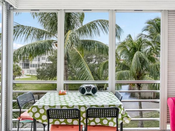 2951 NW 46th Ave, Unit 301, Lauderdale Lakes, FL 33313