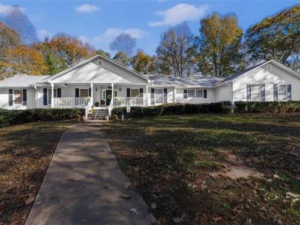 305 Mountain Brook Road , Dawsonville, GA 30534