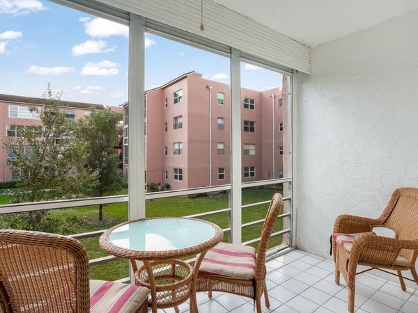 2851 Somerset Dr, Unit 205, Lauderdale Lakes, FL 33311