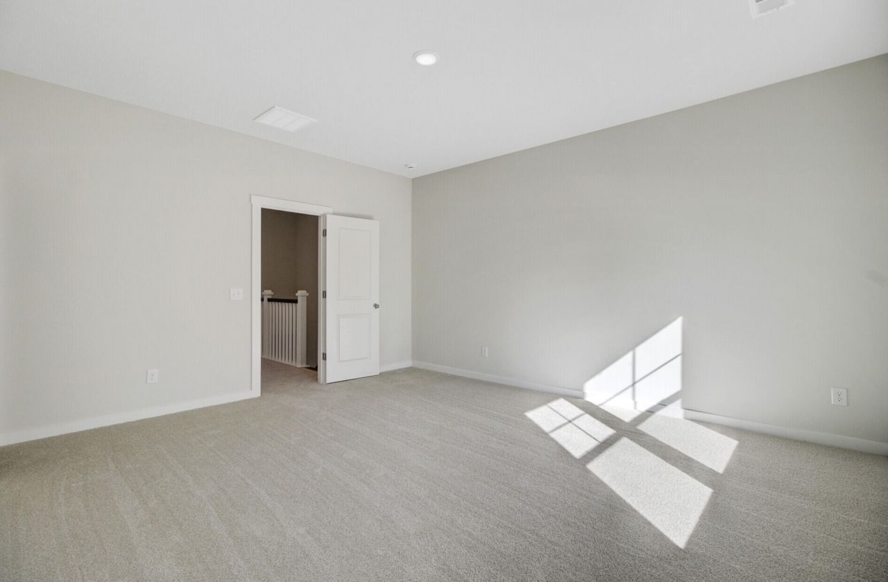 447 Caledon Court Photo 32