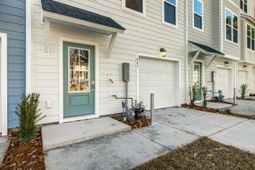 447 Caledon Court photo 4