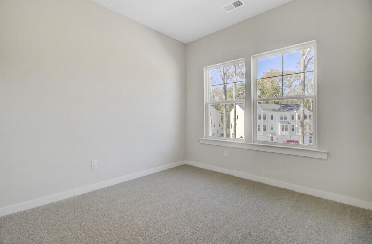 447 Caledon Court Photo 40