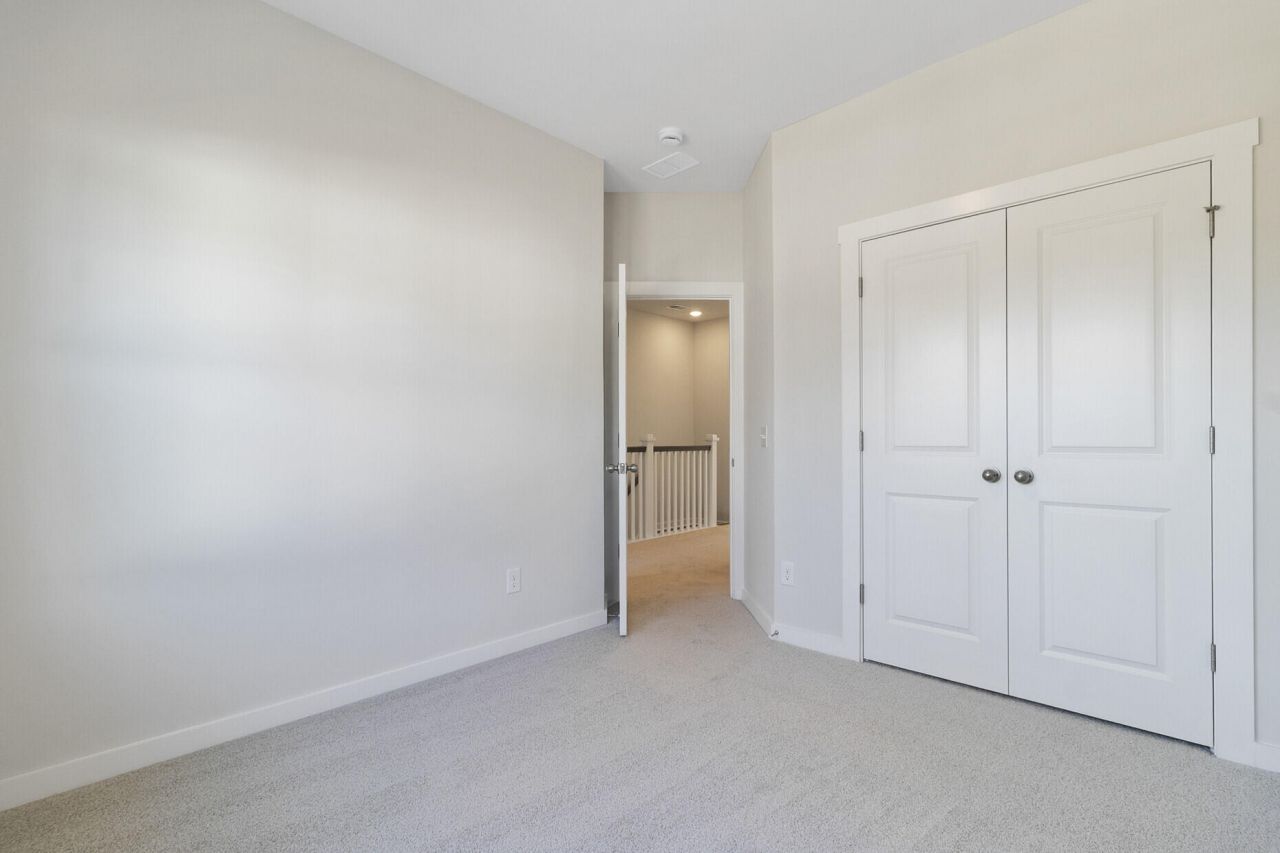 447 Caledon Court Photo 41